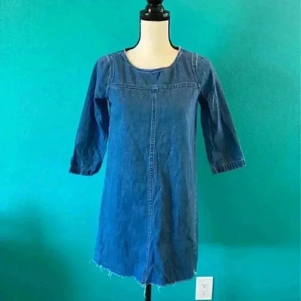 ⭐️ Madewell denim shift dress with a raw hem